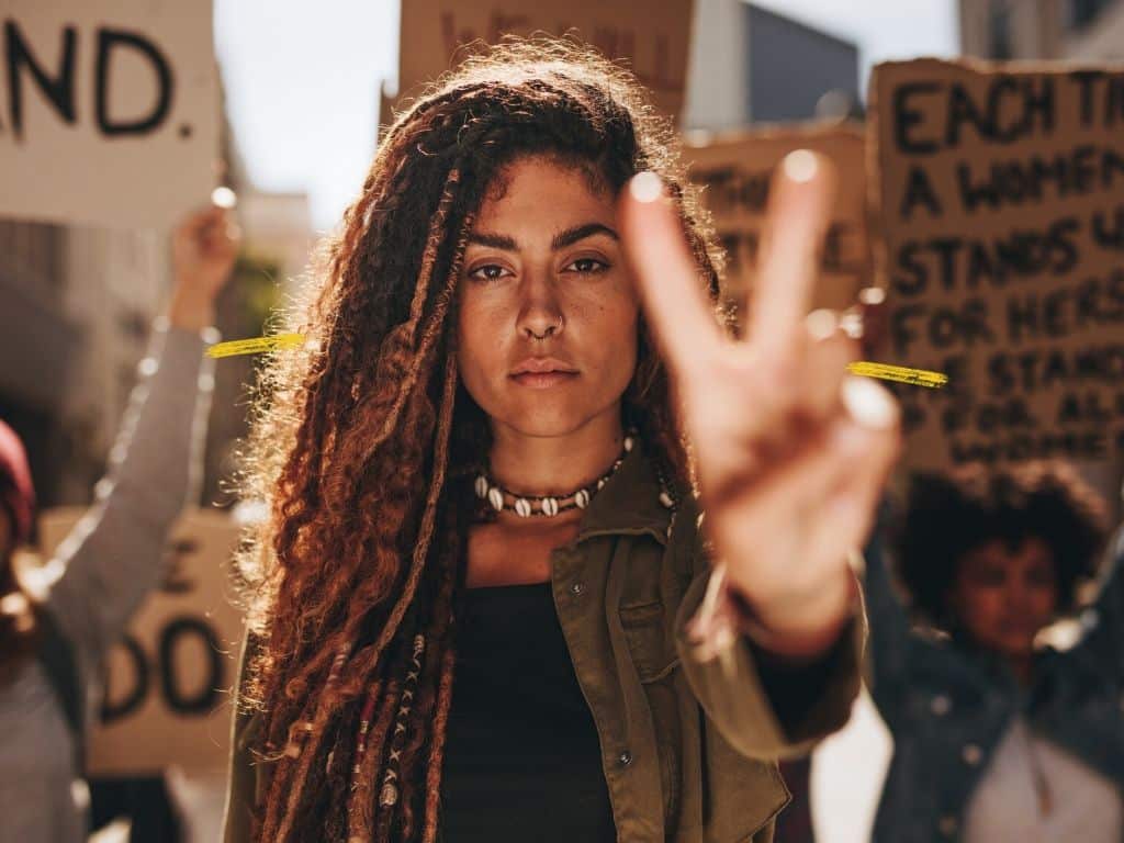 woman, protest, fight, light vechten