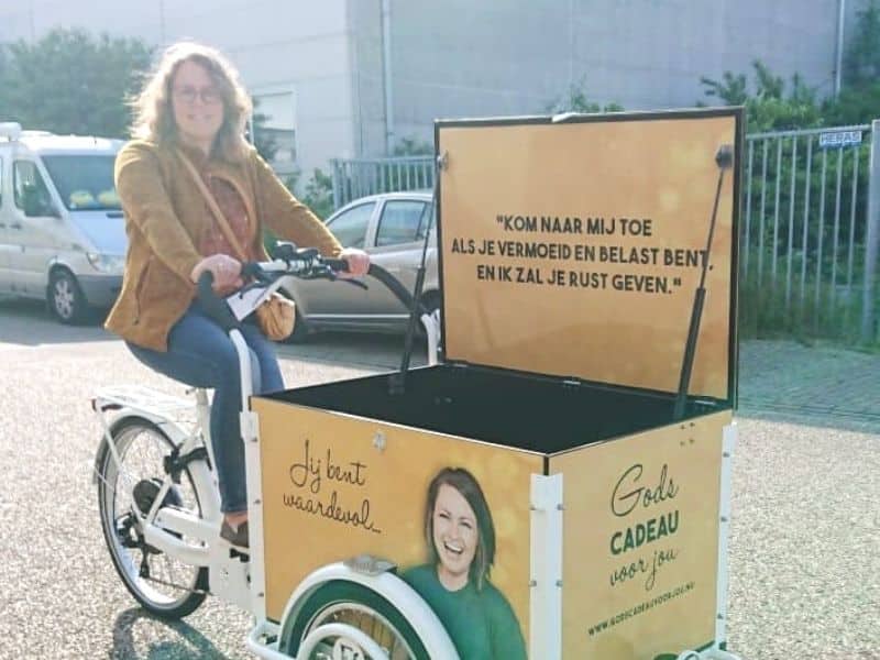 emke, bakfiets, lume, geel, vrouw