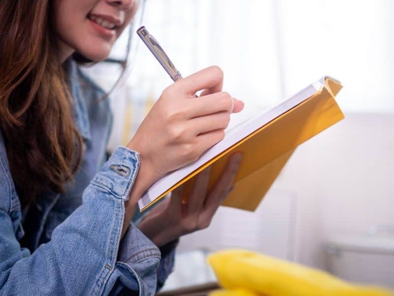 vrouw, lume, licht, geel, optellen, opschrijven