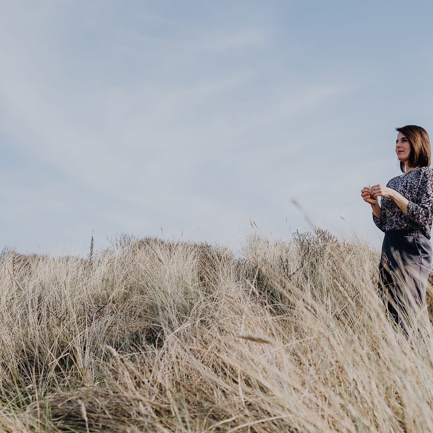 Vrouw in de duinen