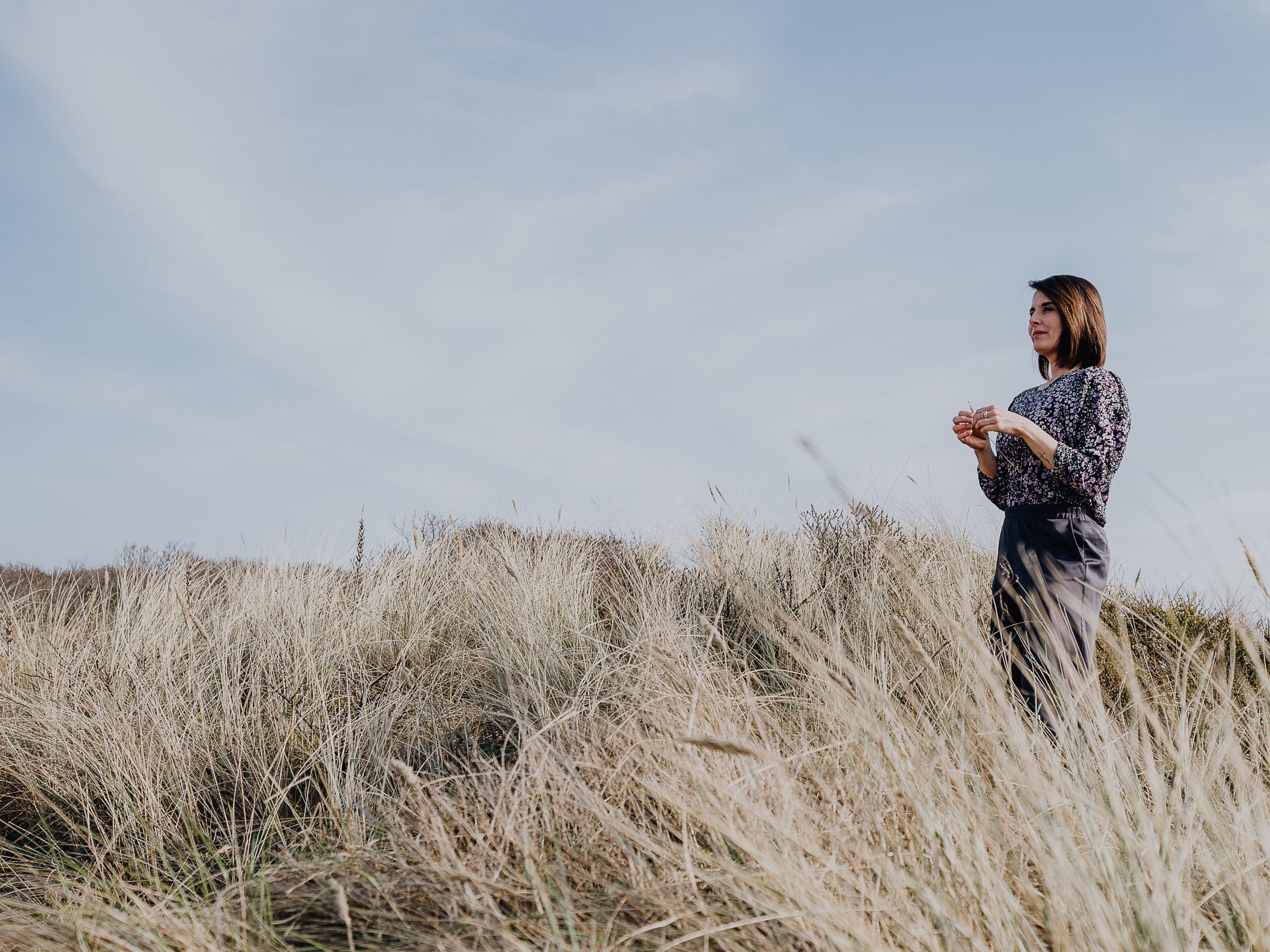 Vrouw in de duinen